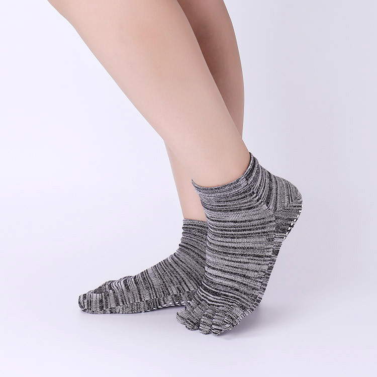 Non-Slip Yoga Socks with Grips - Pilates Yoga And Barre recension och pris